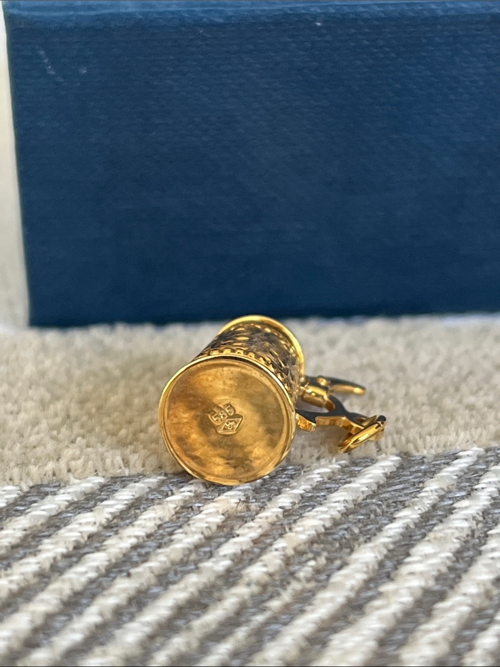 Juwelier Schneider Gold-tone Decorative Stein Charm in Navy Box - Picture 12 of 16